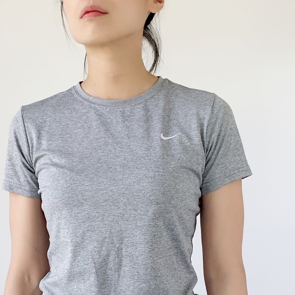Nike Tops - NIKE lightweight FIT DRY atop